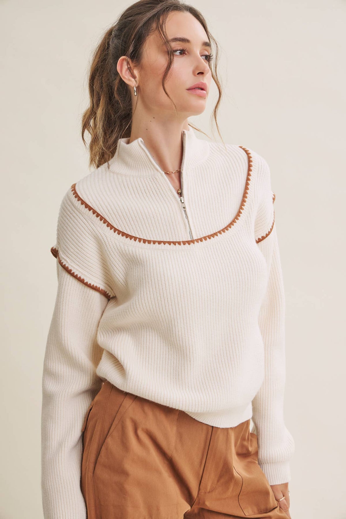 CABIN AIR CONTRAST WHIPSTITCH EMBROIDERY HALF ZIP SWEATER