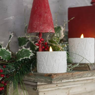 2.5" - 3D FLAME HOLIDAY EMBOSSED CANDLE