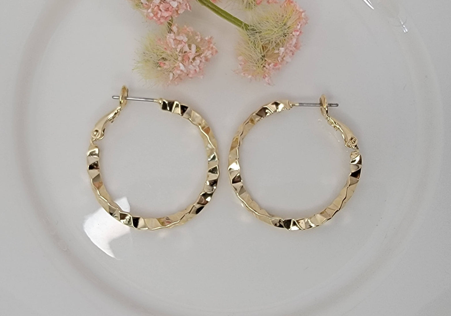 HOOP EARRINGS.