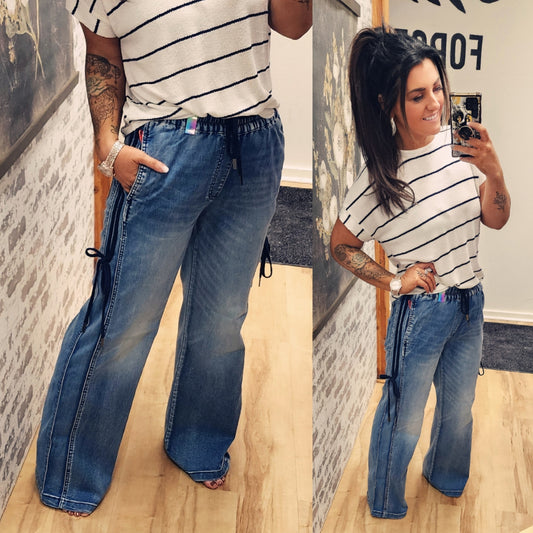 Straight Jeans With Ribbon Detail